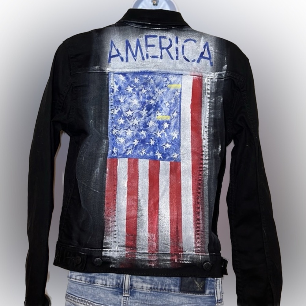 Patriotic black Levi’s denim jacket. Hand painted American flag. Small.